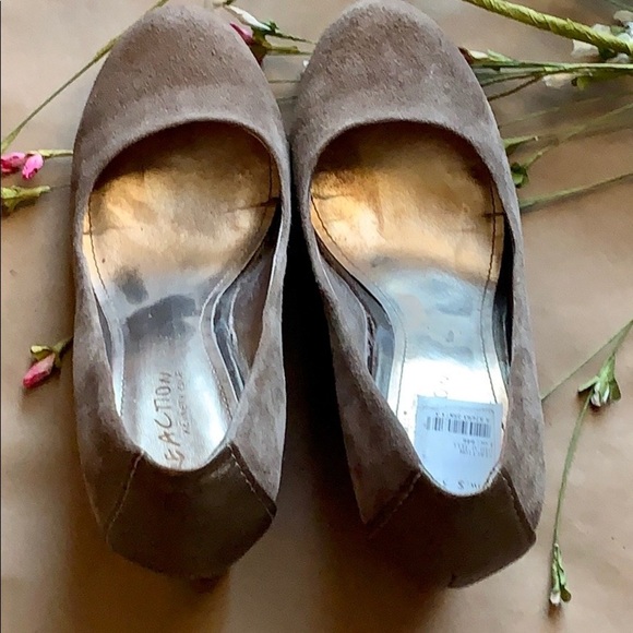 15. Reaction by Kenneth Cole Wedge Heels - Picture 6 of 7